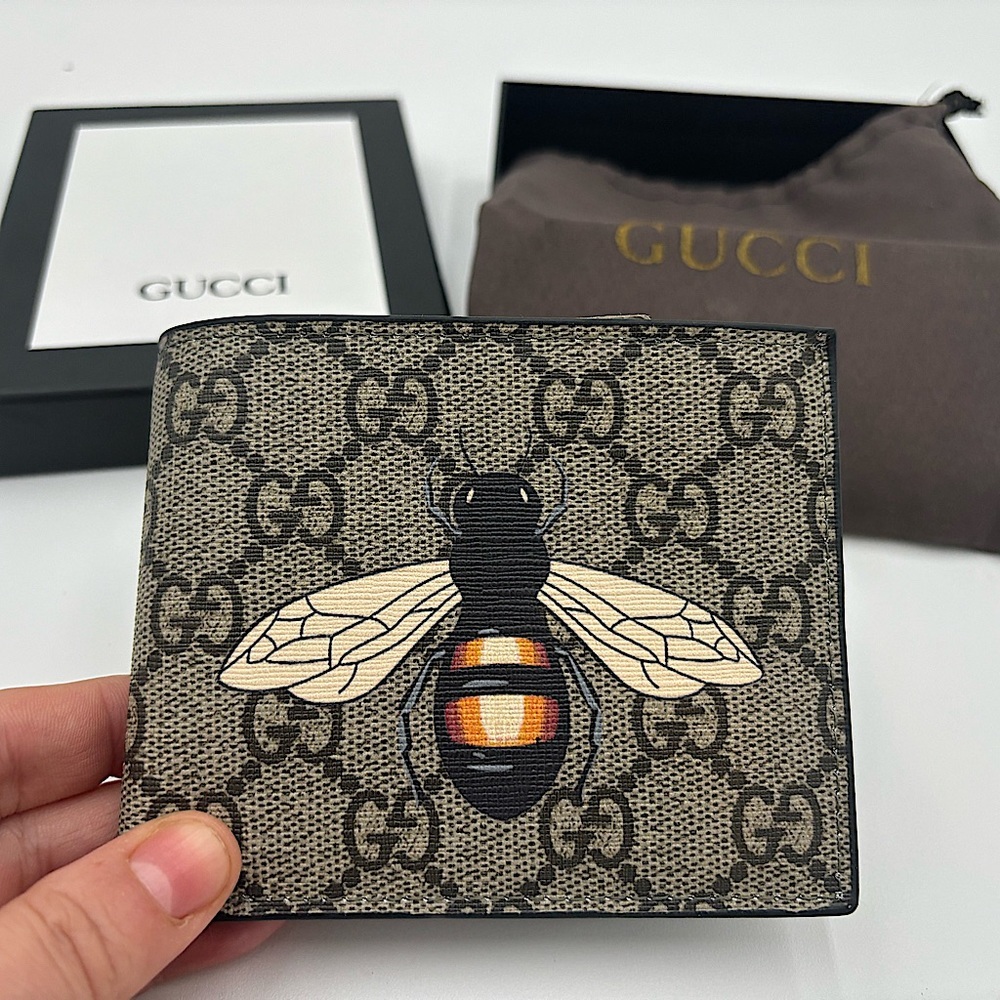 *SOLD* GUCCI Bifold Bee Print Canvas Leather Wallet, #451368 - Picture 1 of 16